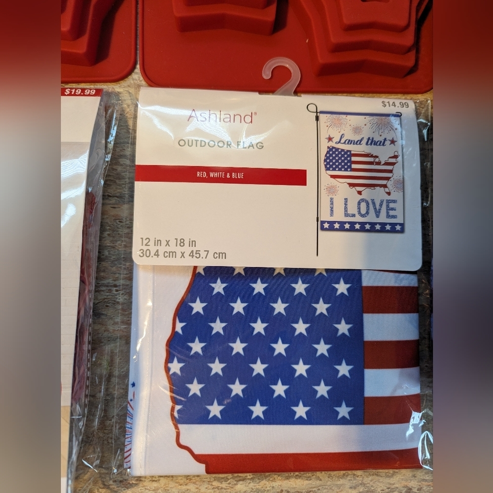 American 4th of July memorial Day Decor Supplies NWT Sign, Garland, Cupcake Mold - Picture 6 of 12